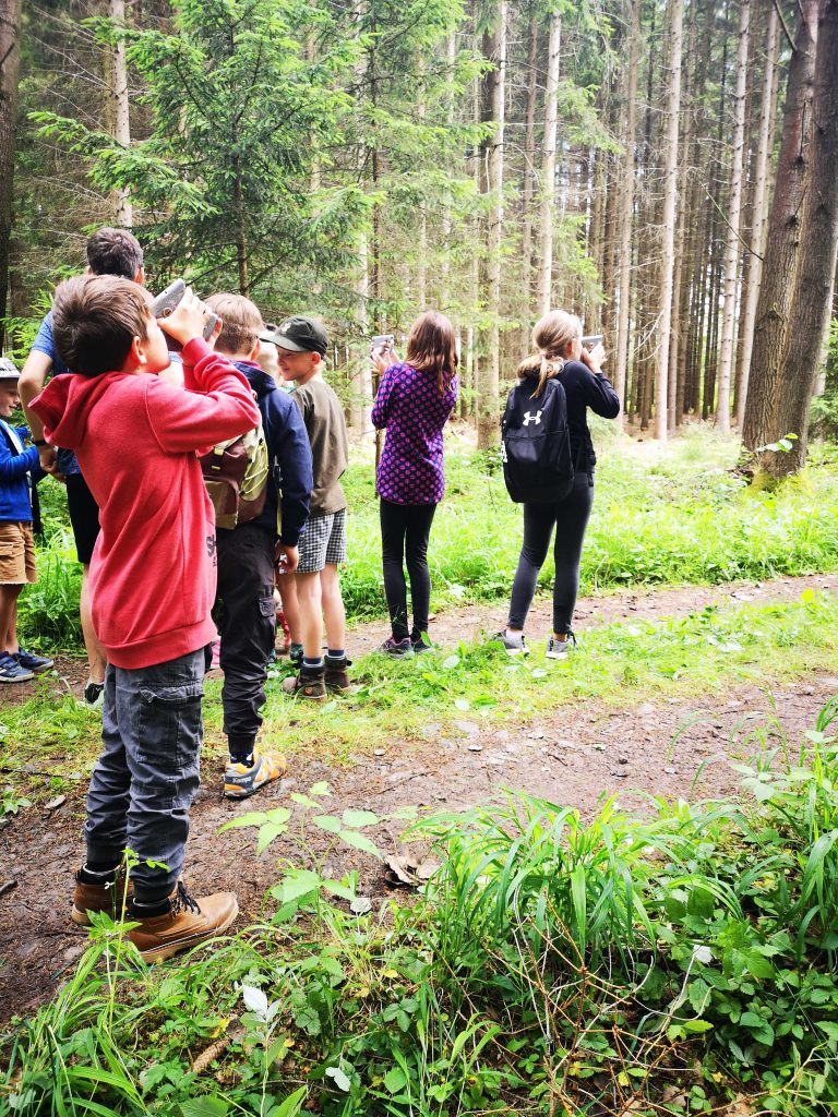 V Českých Libchavách se děti seznámily s prací lesníků