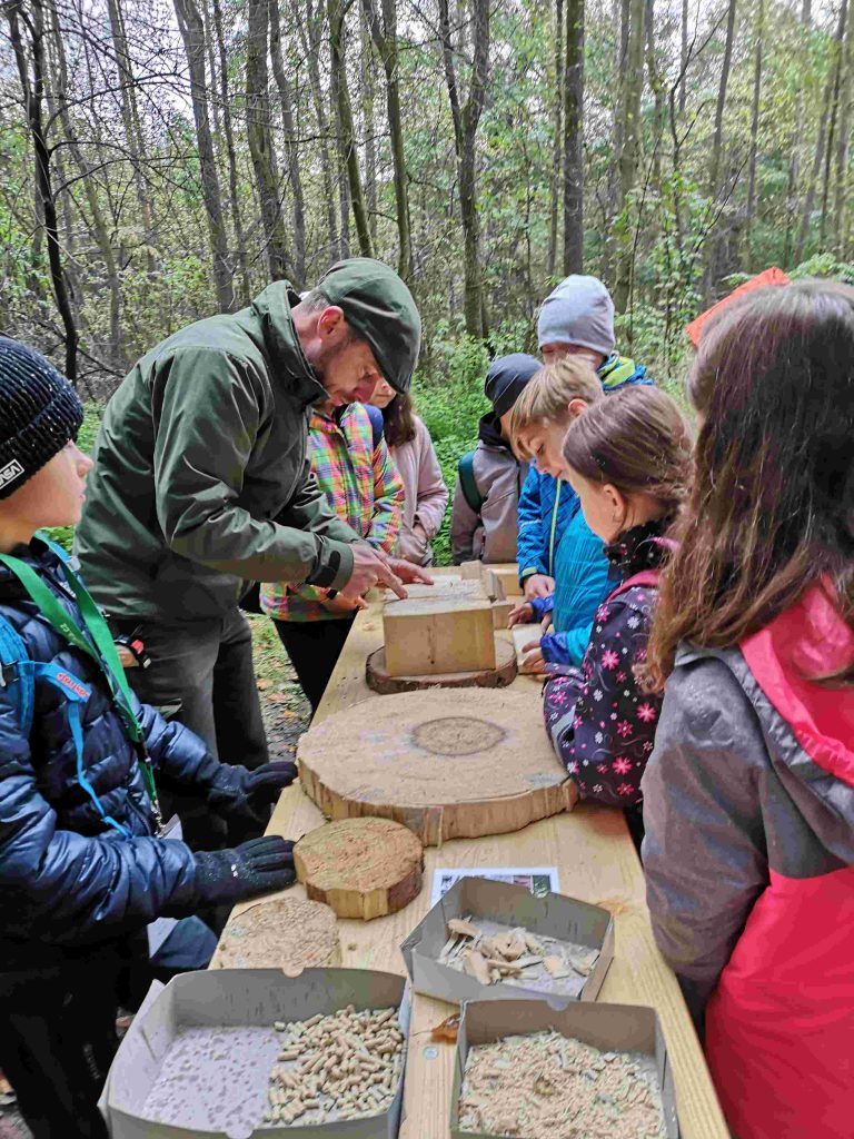 V lesích u Paskova se děti seznámily se světem lesníků