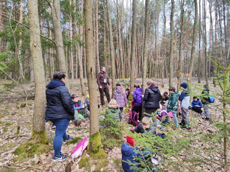 Děti v Příbrami slaví Mezinárodní den lesů